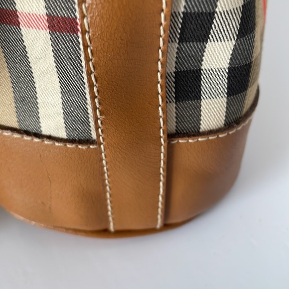 Authentic Burberry Nova Check Shoulder/Crossbody Bag. - Picture 4 of 16